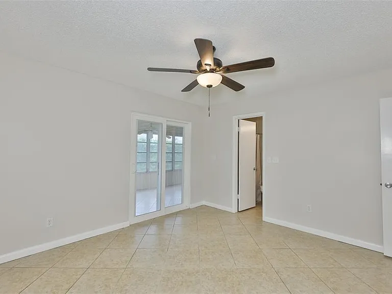 207 Islip Way — Photo 11