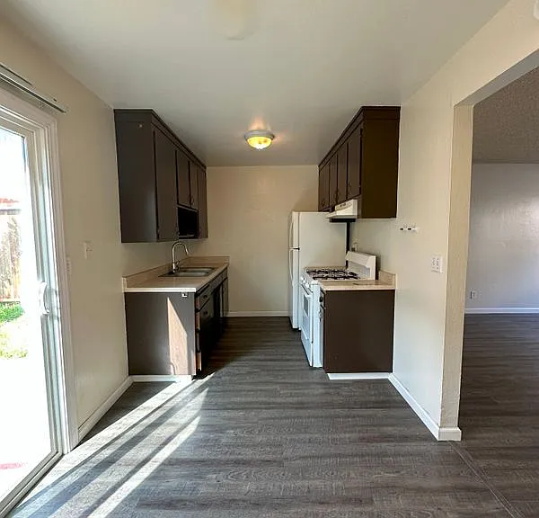 647 Military E — Photo 1