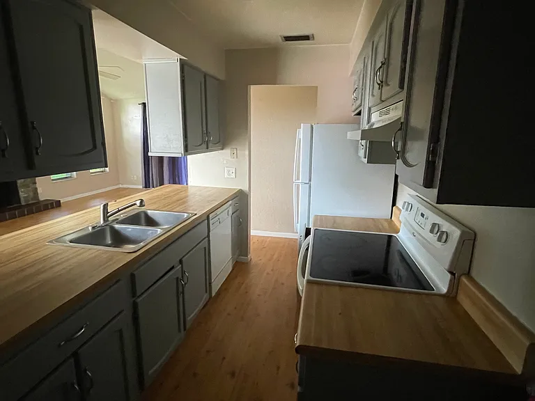 1520 SW Foxridge Run — Photo 7