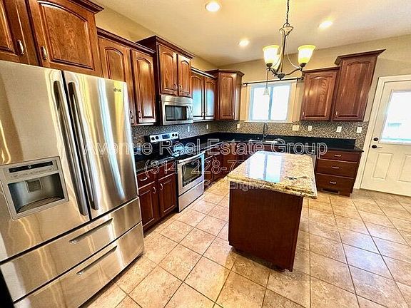 4th image of 304 Dalton Ct