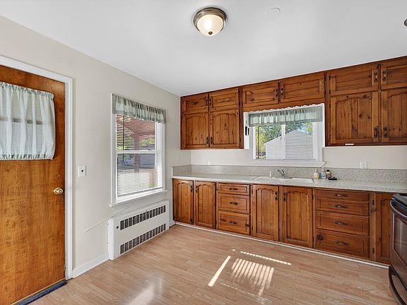 2nd image of 6509 Durand AVENUE
