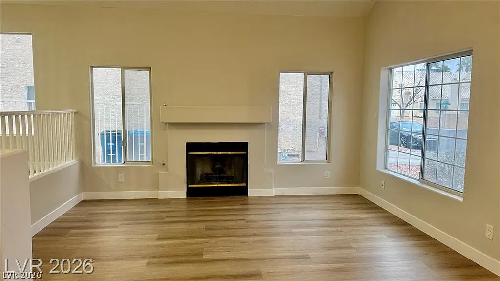 3 bed, 2.5 bath, 2280 sqft, $2,350 — Photo 3