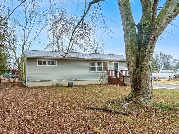 3rd image of 3076 Schell Dr