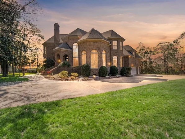 6534 Harbour Pointe Dr, Suffolk, VA 23435
