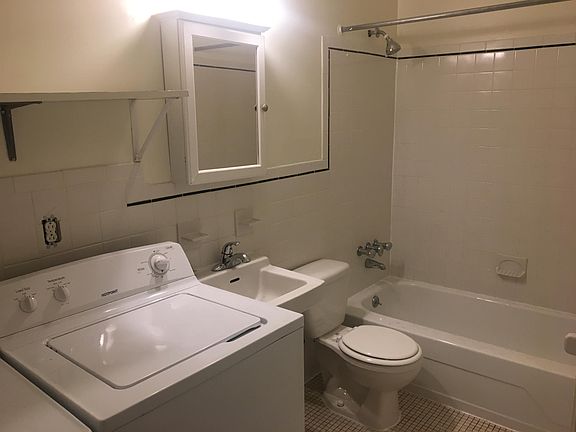 W/D in upstairs bathroom