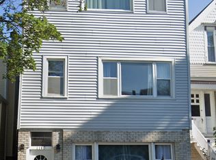 1140 W Barry Ave #2, Chicago, IL 60657