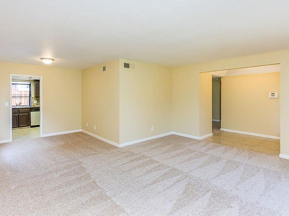 4th image of 317 N Claremont Ave