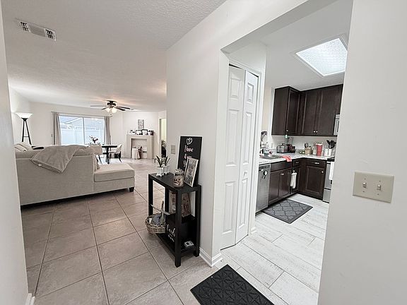 4th image of 7634 Rain Forest Dr N