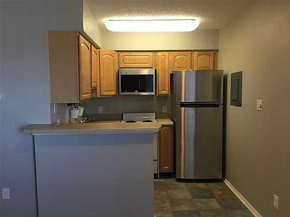 5th image of 3129 Sondra Dr APT 304