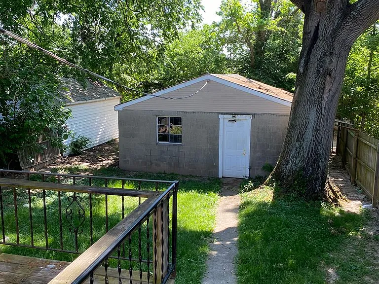 6834 Betts Ave — Photo 18