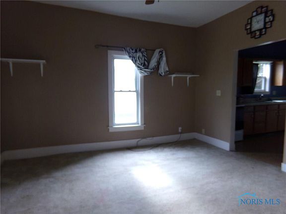 5th image of 410 Elm St