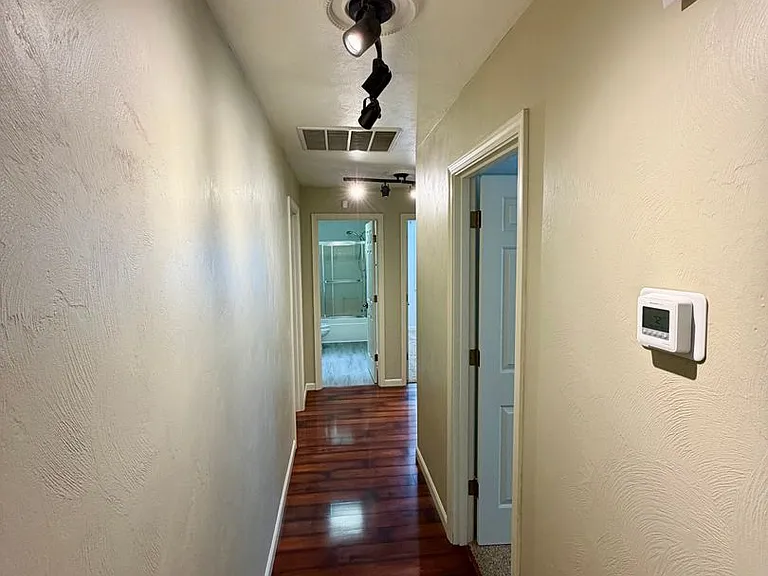 555 Edwards Dr — Photo 9
