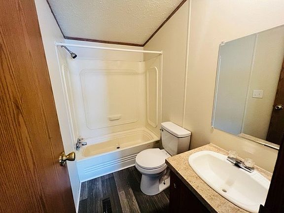 4th image of 4368 Essex Ct #200