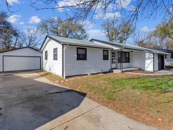 1333 N Prairie Ln, Derby, KS 67037