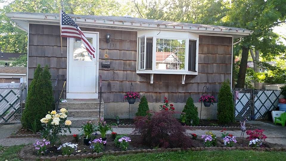 1st image of 235 Waldo St