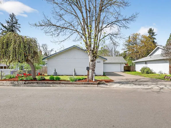 640 Stonehill Dr, Gladstone, OR 97027