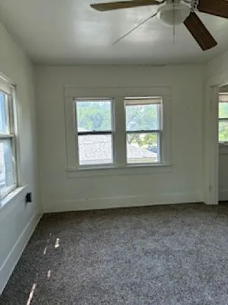 1537 N Main St — Photo 8