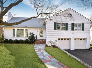 35 Coutant Dr, New Rochelle, NY 10804