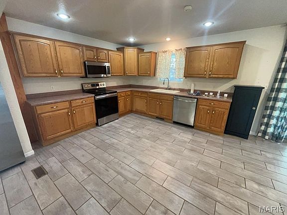 4th image of 20266 Hyatt Ln