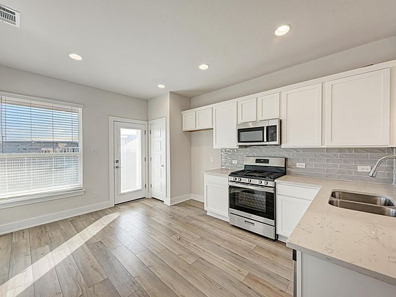 3rd image of 513 Peace Dr