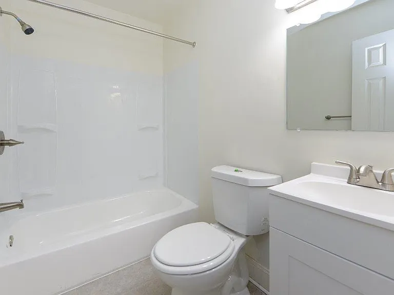 Brookside Manor Apartments and Townhomes — Photo 10
