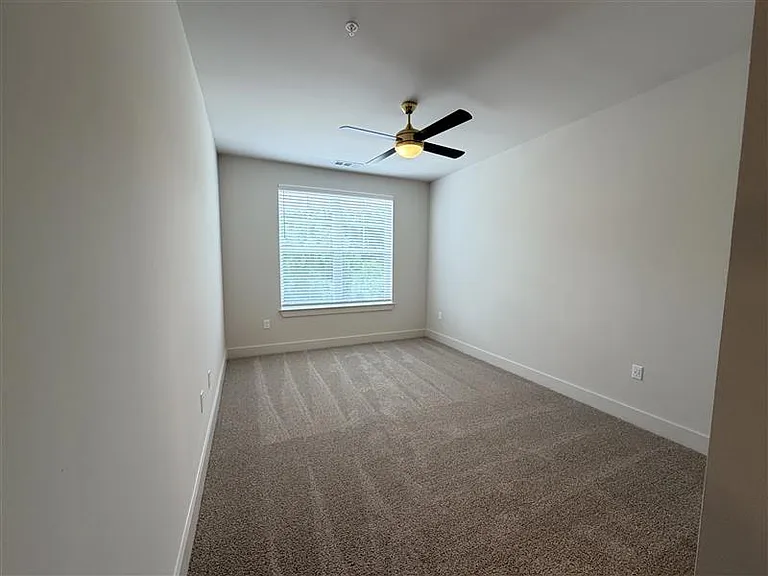District on the Etowah Apartments — Photo 1318