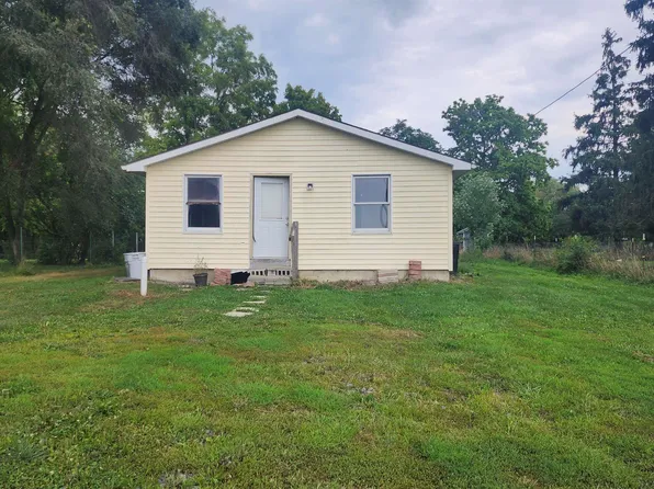 422 S Bridge St, Corunna, IN 46730