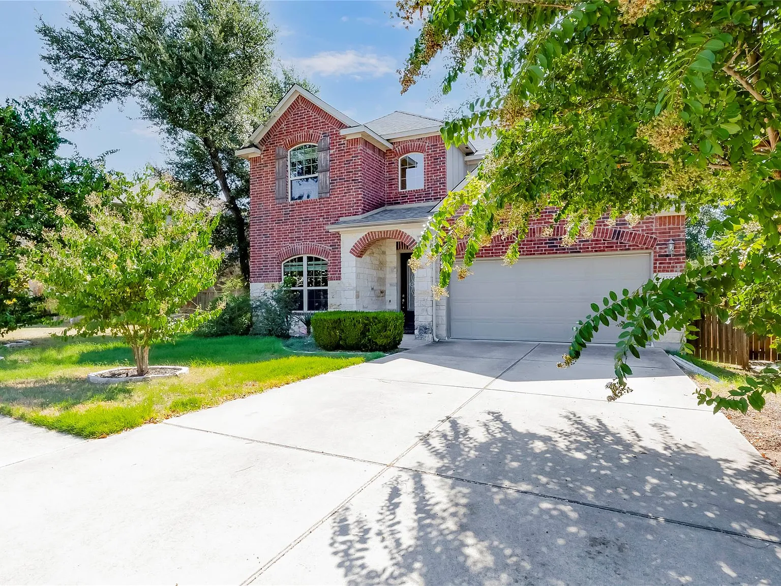4 bed, 3.0 bath, 3039 sqft, $3,200 — Photo 2