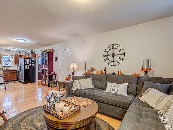 4th image of 6797 Woodcreeper Dr