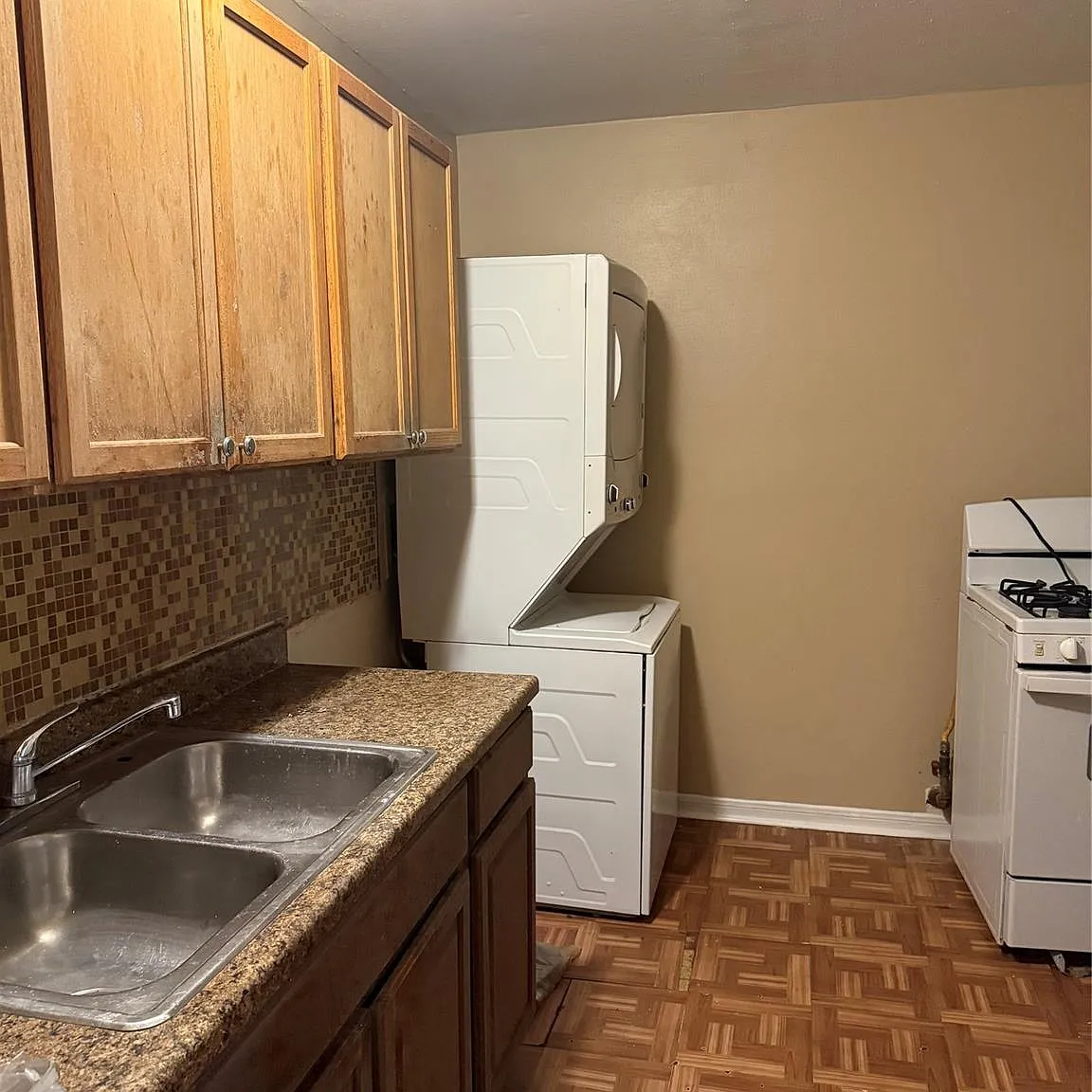 3 bed, 1.0 bath, 1071 sqft, $1,600 — Photo 4
