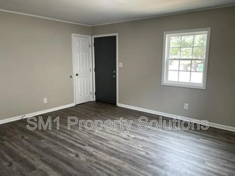 104 Lawndale Ave — Photo 6