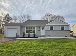 210 Barbara Ln, Warminster, PA 18974