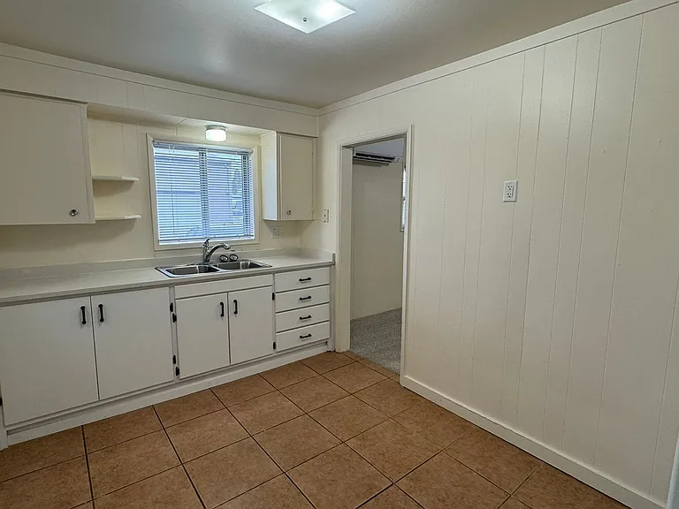 744 Taylor St — Photo 4