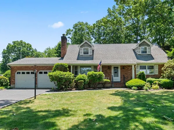 16 Bayberry Lane, Smithtown, NY 11788