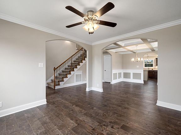 5th image of 1128 Michaela Cres Lot 33