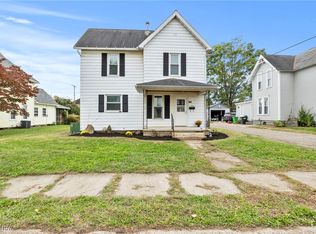 1005 Adams St, Coshocton, OH 43812