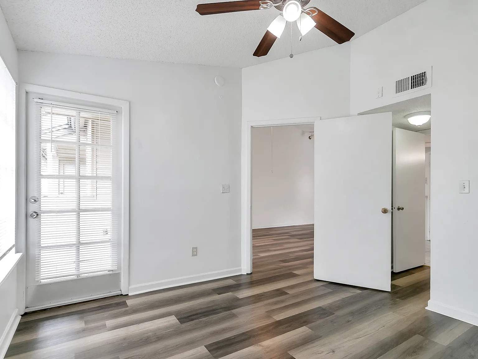 Beautiful 1/1 unit. Will not last long!! — Photo 3