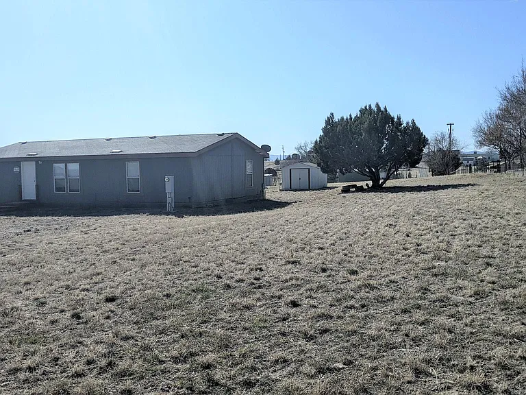 2845 W Miller Dr — Photo 2