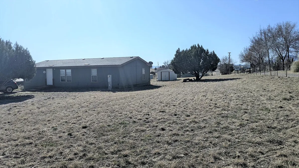 Building Photo - 2845 W Miller Dr