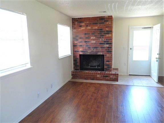 2nd image of 112-126 NE 12th St #112