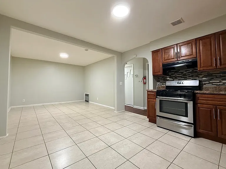 809 Summer Ave #2R — Photo 3