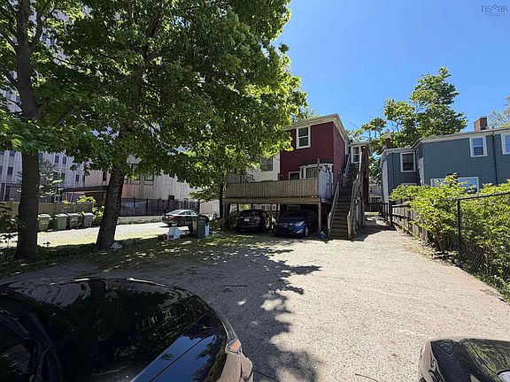 4th image of 1465 Carlton St