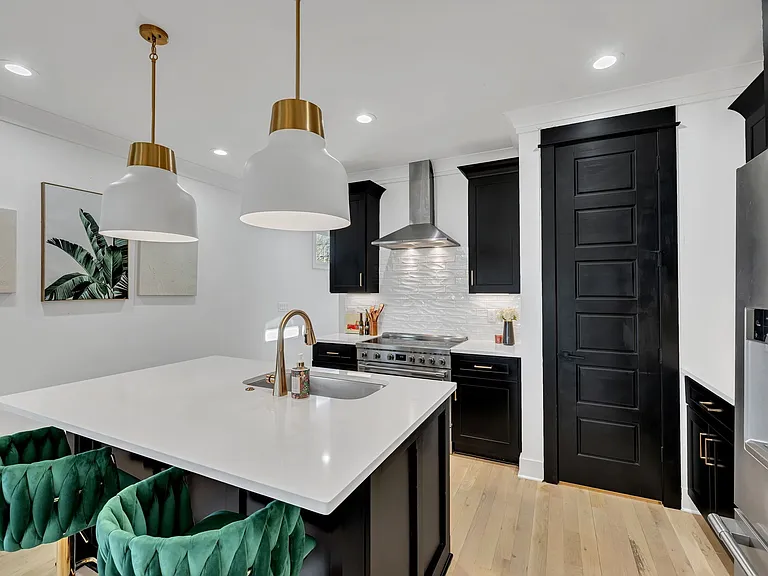 611B James Ave — Photo 14
