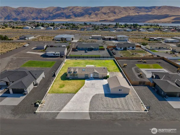 204 Davidson Boulevard SW, Mattawa, WA 99349