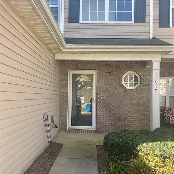 11917 Stratfield Place Cir — Photo 2