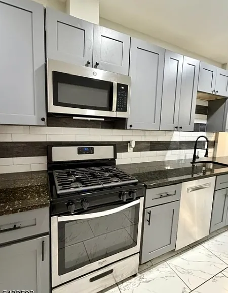 65 Clendenny Ave — Photo 2