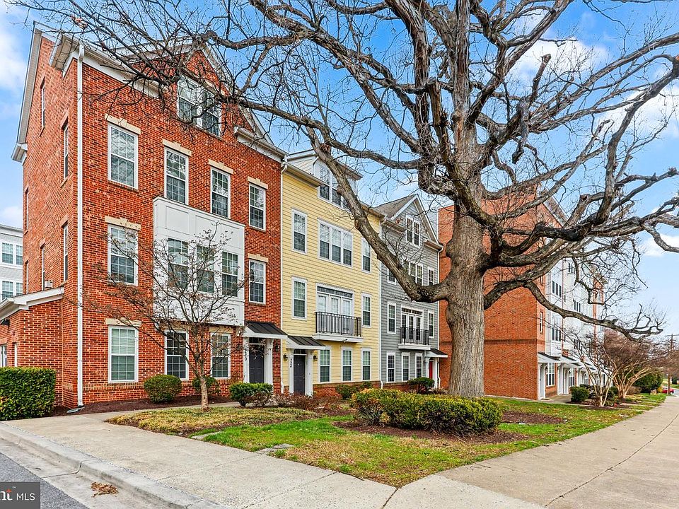 1st image of 224 N Summit Ave #28