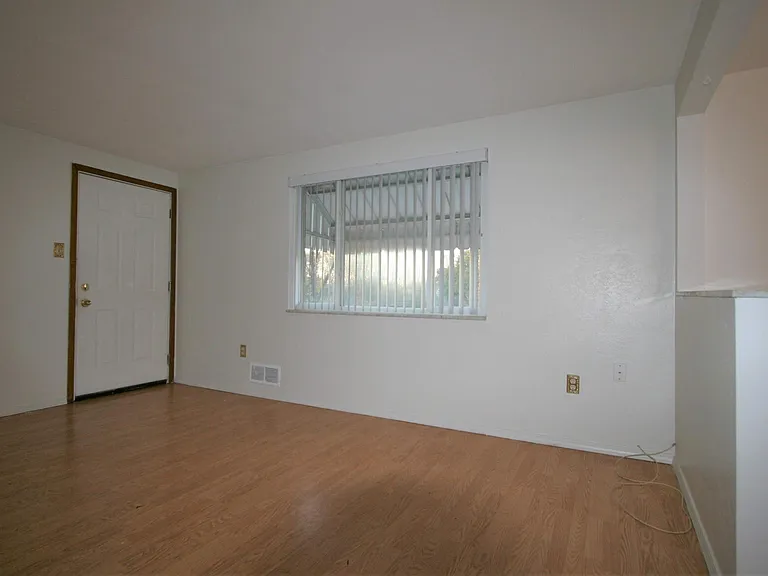 211 W Cherryhill St #2 — Photo 12