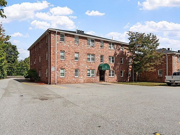 3rd image of 180 Tyngsboro Rd APT 9C