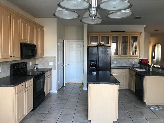 5th image of 2305 Summer Brook Dr